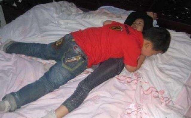 发现孩子有草莓印,被家长发现有草莓印