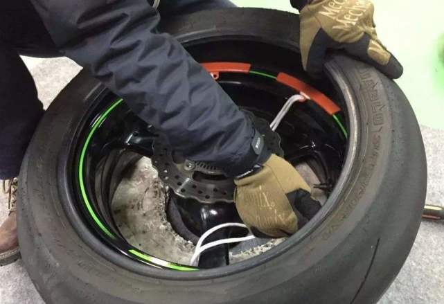 家用车轮胎怎么换,家用轿车轮胎自己怎么换