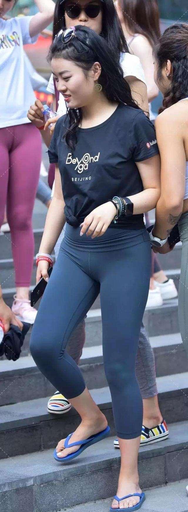 时髦个性的瑜伽裤显得优雅大气,夏季长款瑜伽裤的搭配