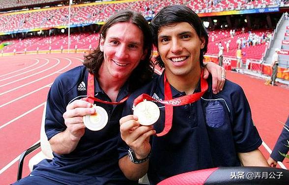 暴虐“圣徒”！南美BUG神锋领跑射手榜，与梅西基情值得回味