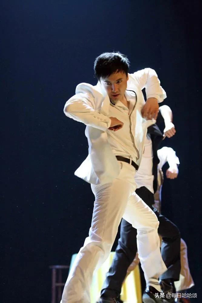 沈腾小时候的照片大全,沈腾小时候挨过打吗