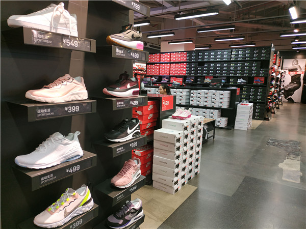 晋江耐克阿迪折扣店,耐克阿迪折扣店的进货渠道在哪儿