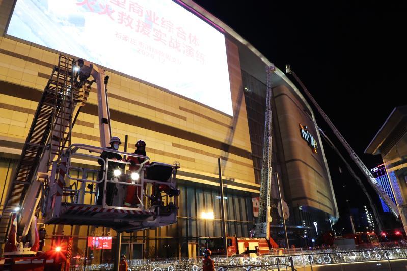 开展夜间大型综合体消防演练,大型商业综合体消防救援演练