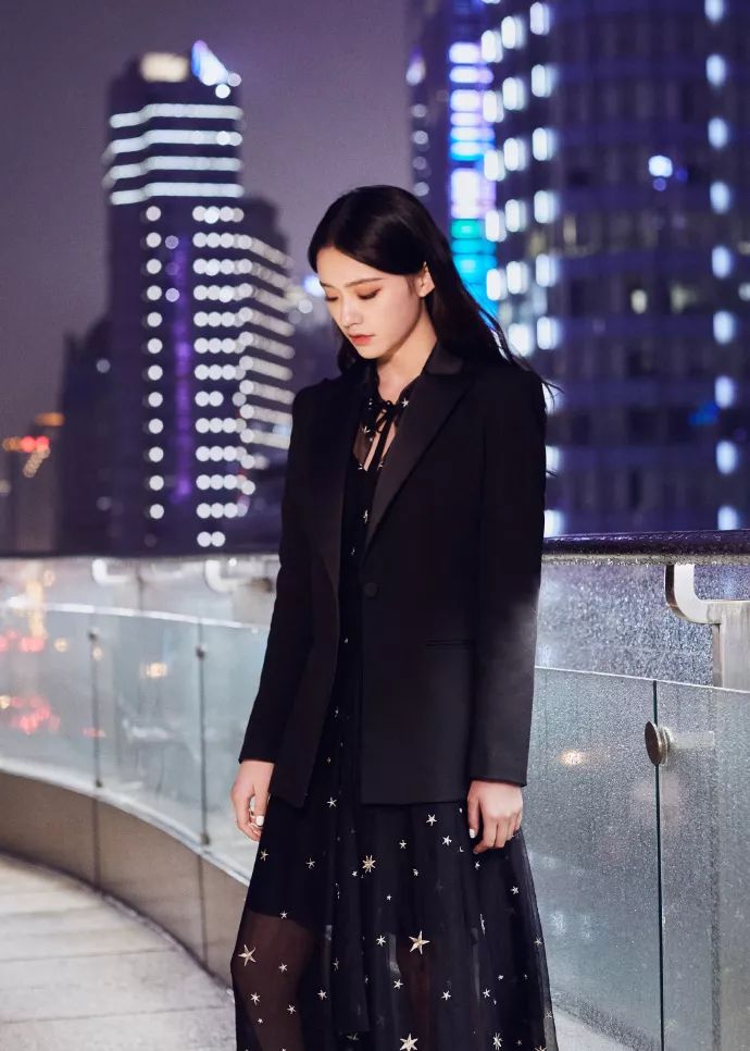 林允眉上齐刘海图片,复古腔调的林允眉上齐刘海