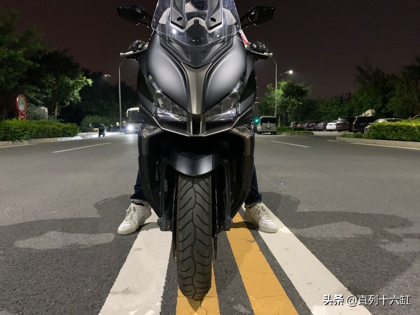 光阳进口赛艇s400国外测试,光阳xcitings400长途表现