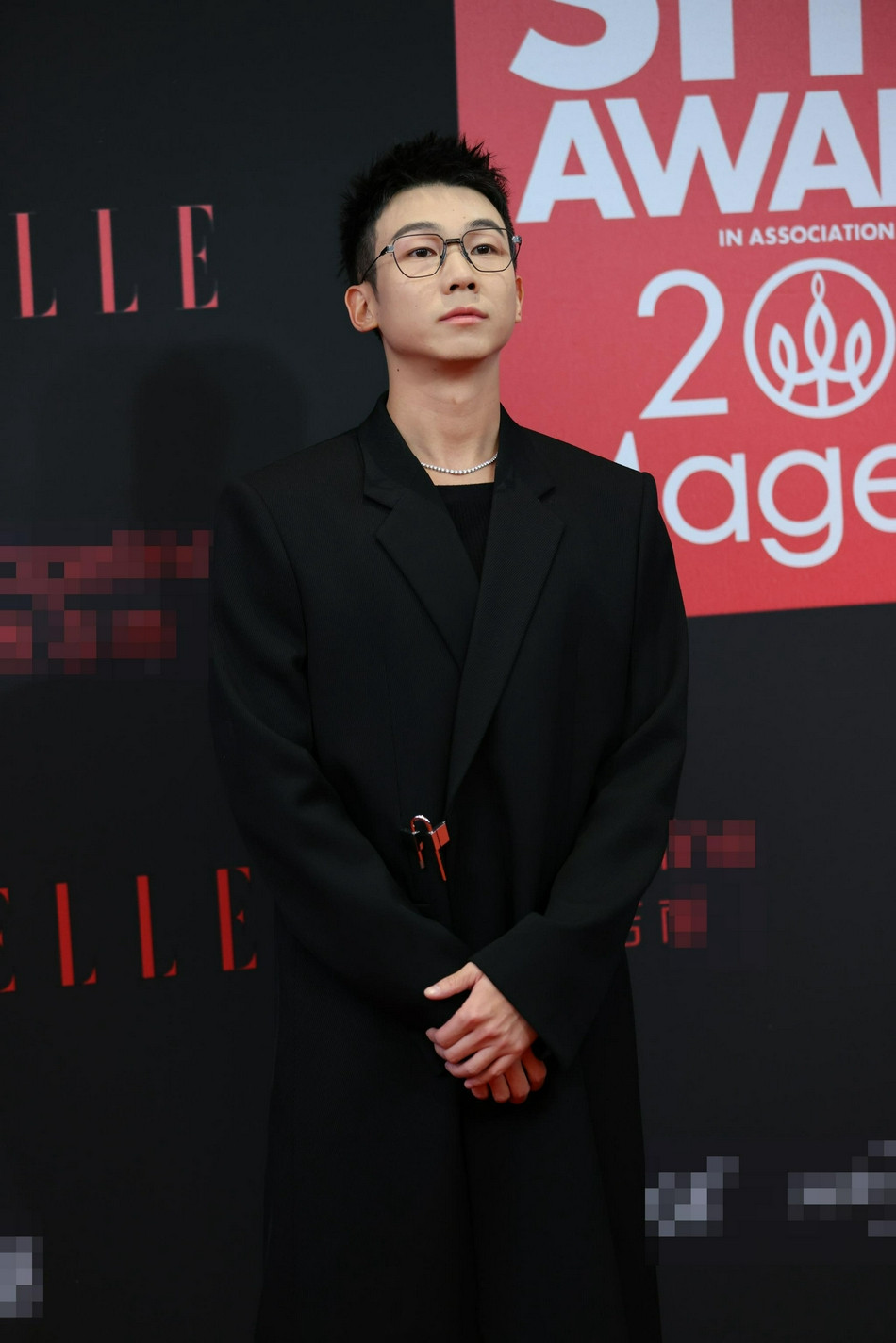 李现蔡徐坤颁奖照片合照,李现蔡徐坤红毯