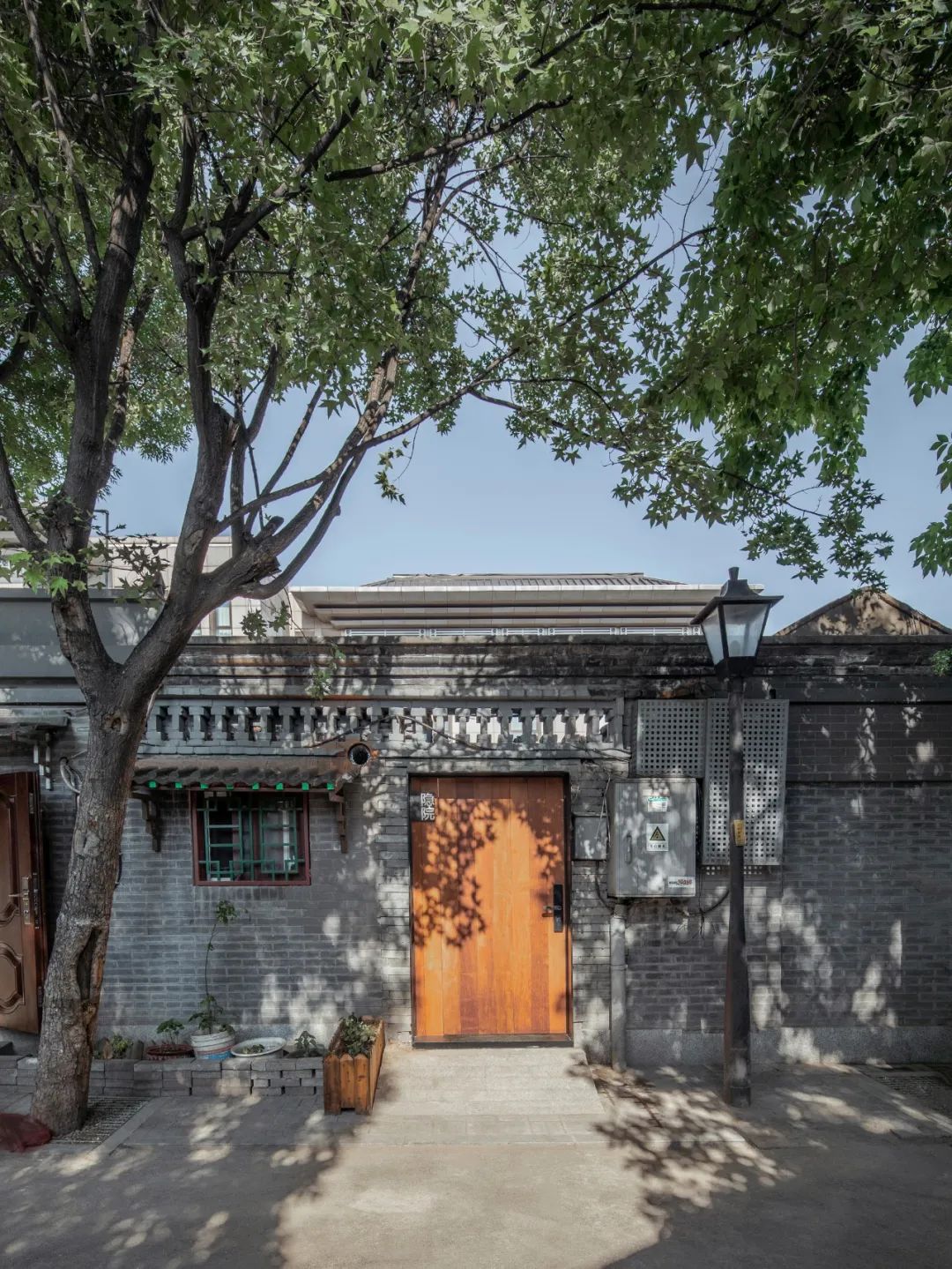 北京姑娘继承胡同老房，地板铺镜子、浴厕全透明，一个人住太爽