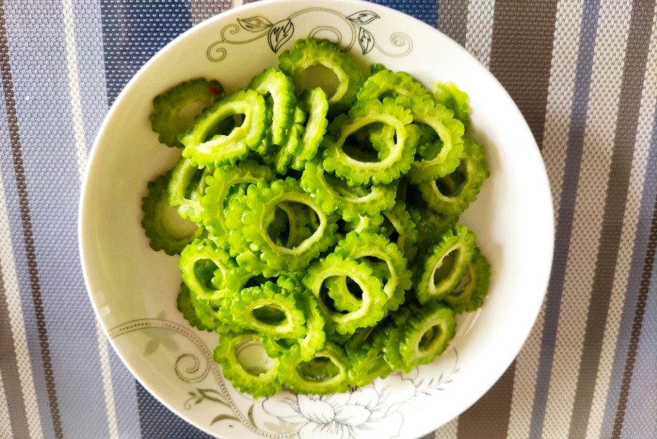 苦瓜怎样做不苦又好吃,苦瓜怎么做不苦不黄清热解毒