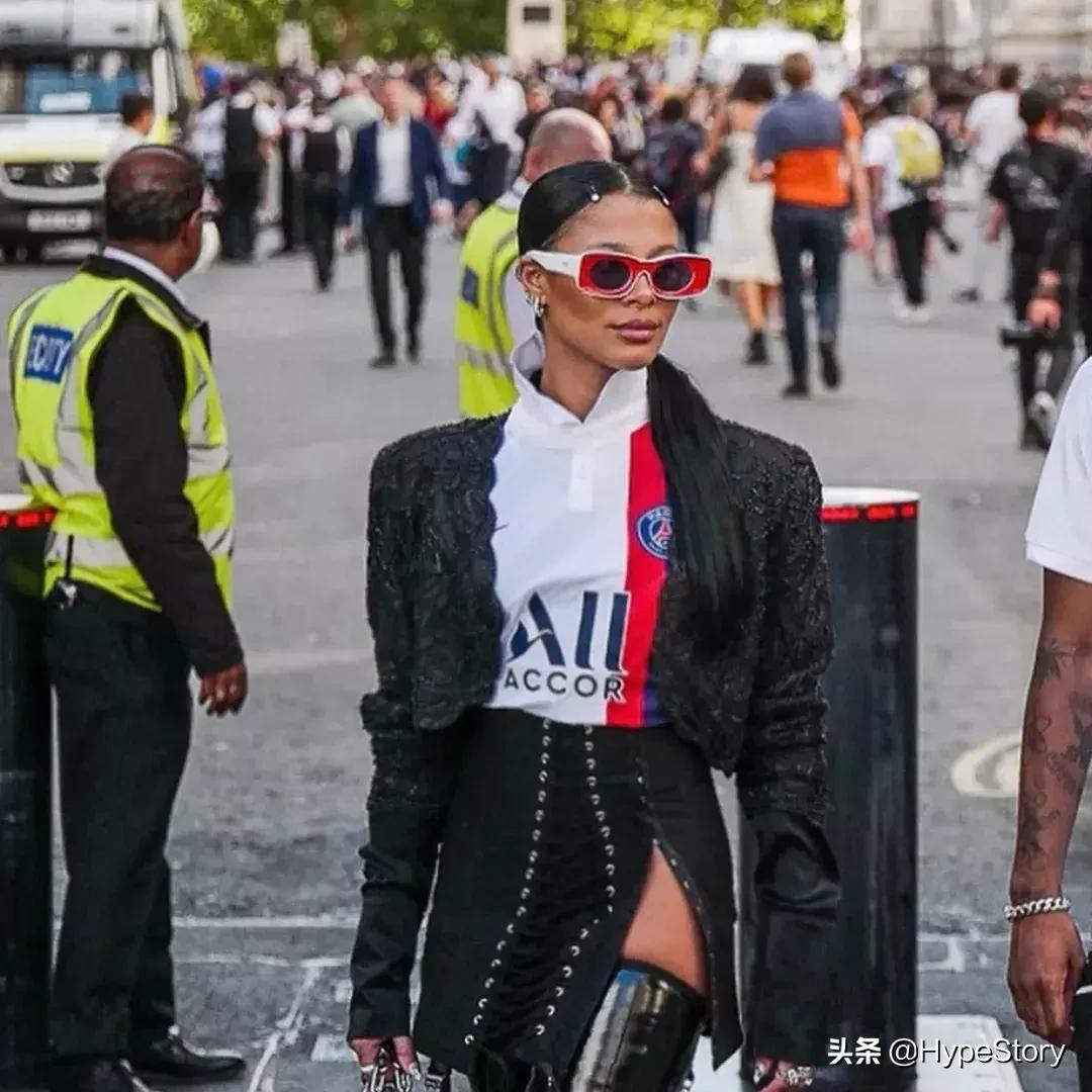 伦敦时装周惊艳全场，谁还敢说球衣不时髦？