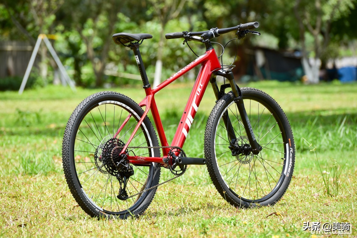 ucc竞争者race测评,万元以下碳纤维山地车
