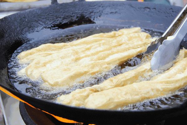 蓬松酥脆大油条不加明矾健康美味,不放明矾家里炸油条蓬松的做法