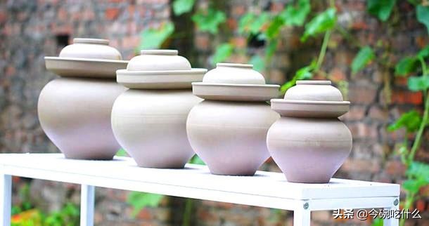 风味独特的四川泡菜制作及养护法，见证一坛传家泡菜的诞生