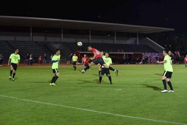 野球场恶意犯规被反杀,野球场恶意垫脚被暴打