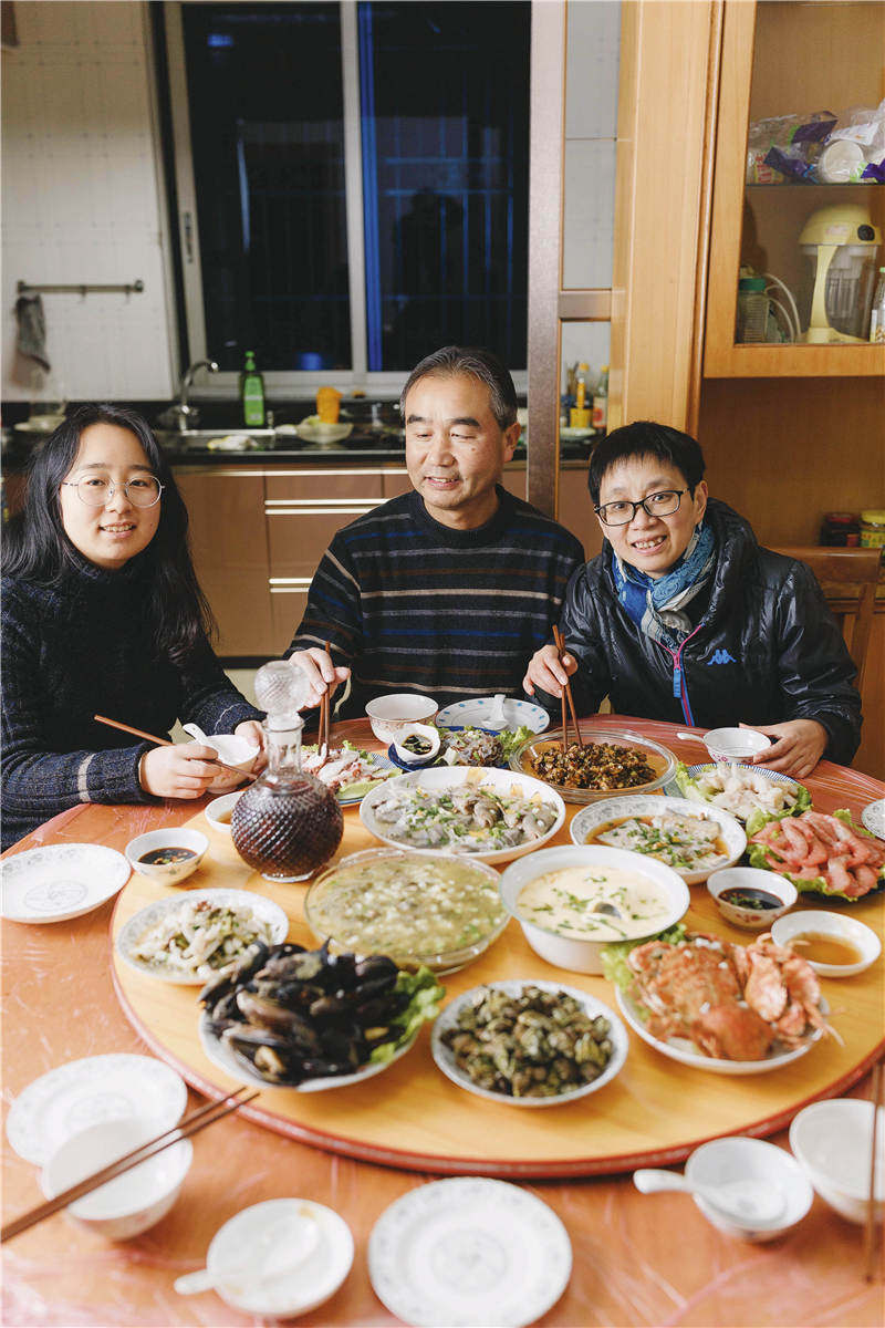 “吃了舟山的海鲜，别地的海鲜只能靠边站”：在舟山，吃一顿年夜饭