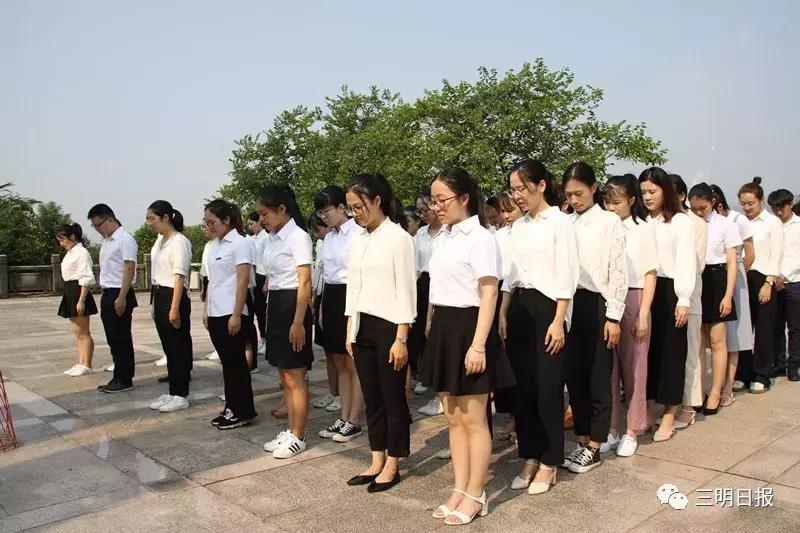 市区两级领导看望慰问广大教师,县领导看望慰问教师和教育工作者