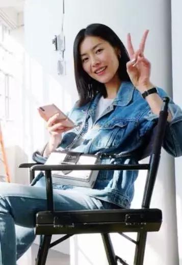 刘雯今年最流行的包,刘雯同款包时尚潮流大牌大容量