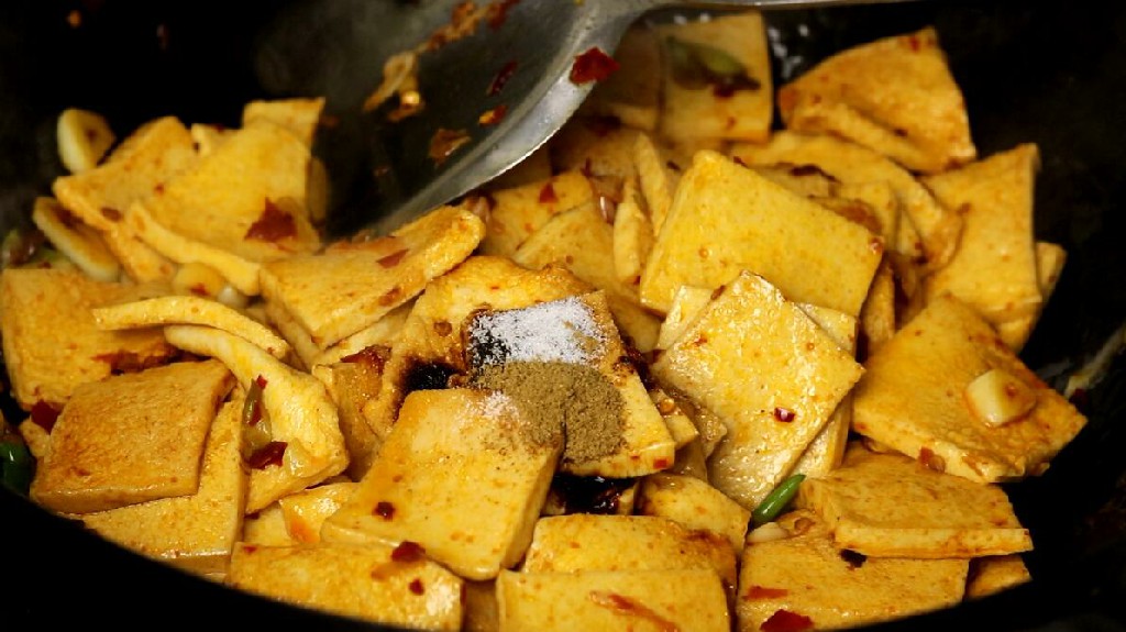 千叶豆腐可以用普通豆腐做吗,千叶豆腐是去水好还是过油好