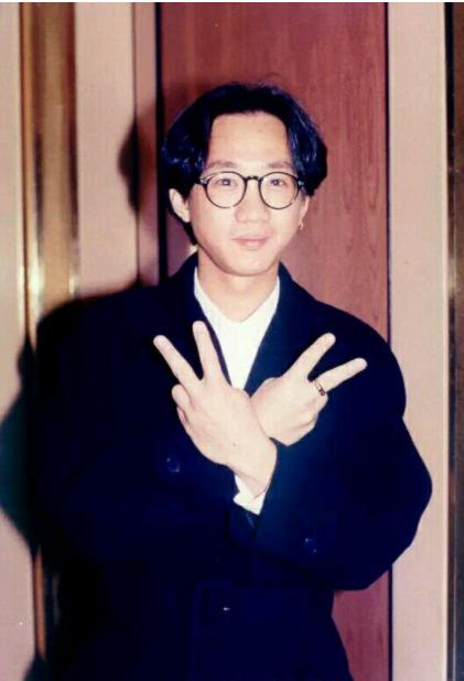 黄家驹年轻时的情史,黄家驹当年的爱情故事