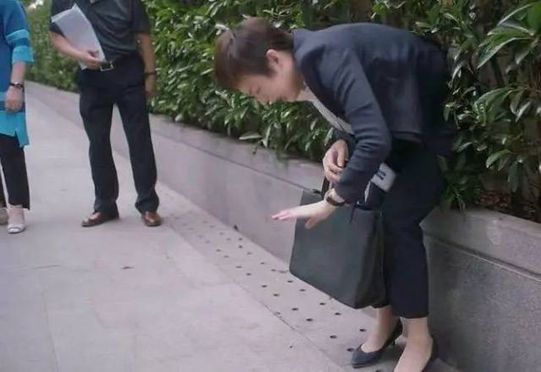 孙俪被人摸脸视频,孙俪被嫌弃的视频