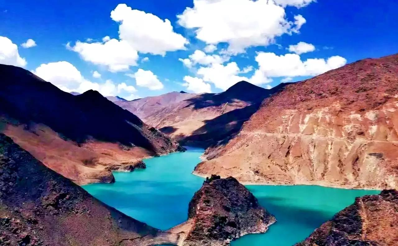 西藏的布达拉宫真的值得一去吗,西藏的布达拉宫内部允许拍照吗