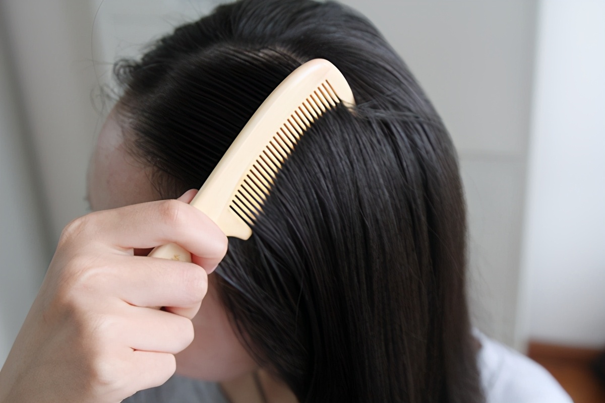 白头发越来越多是身体出了问题吗,长白发是缺乏哪些营养素