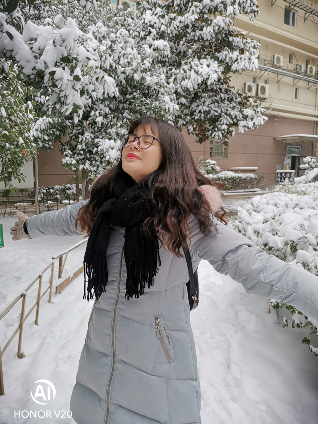 光荣v20深度评测2022还能用吗,光荣v20深度体验报告值不值得买