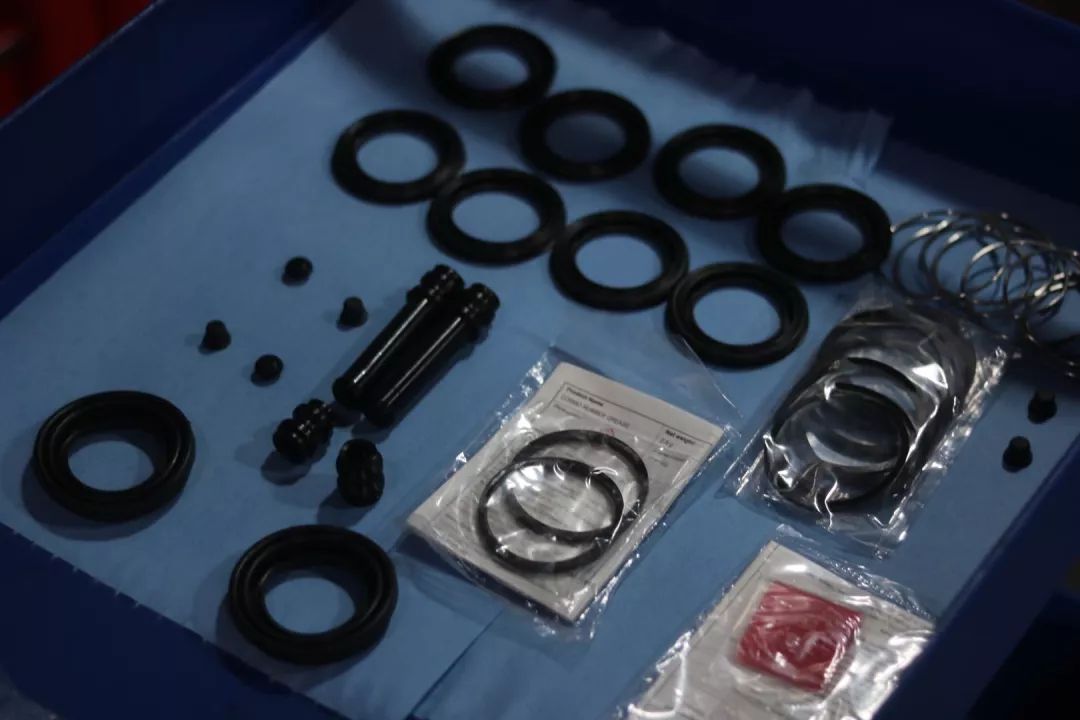 怪兽修车：翻新“残损不堪”的二手霸道LC150，满血复活变新车