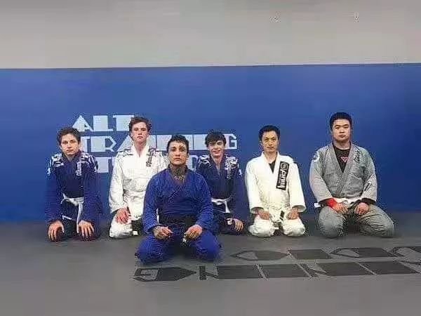 mma训练巴西柔术训练馆报名,mma综合格斗和巴西柔术