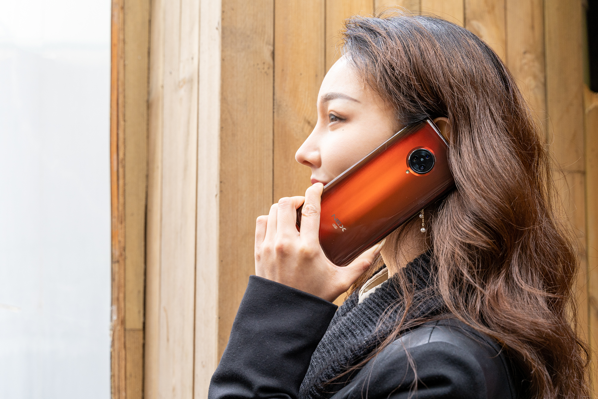 vivonex3搭载骁龙865,vivonex3s瀑布屏观感对比