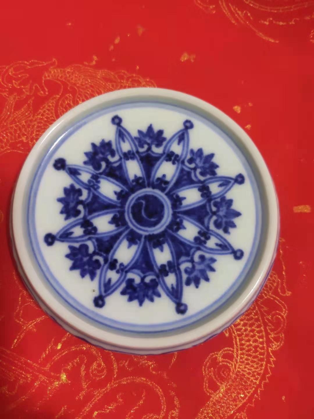 宣德年制款青花花鸟纹大盘,宣德青花缠枝八宝纹盘