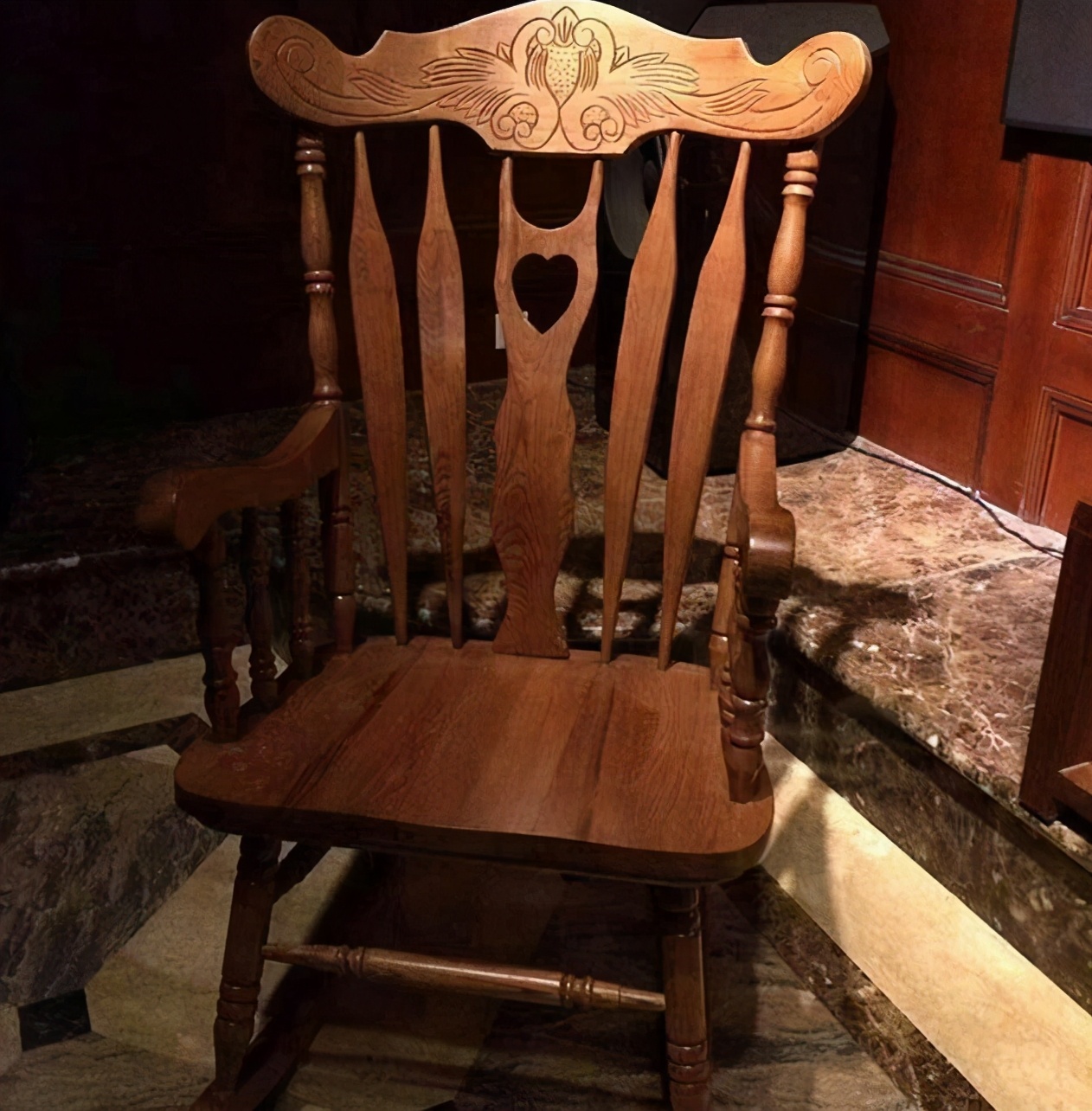 参观黄菡住的豪宅，专门打造一个休闲区，连椅子都是独立定做的