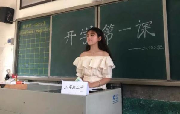 爸爸姓李给儿子取名老师不敢点名,爸爸姓李妈妈姓李给小孩取名字