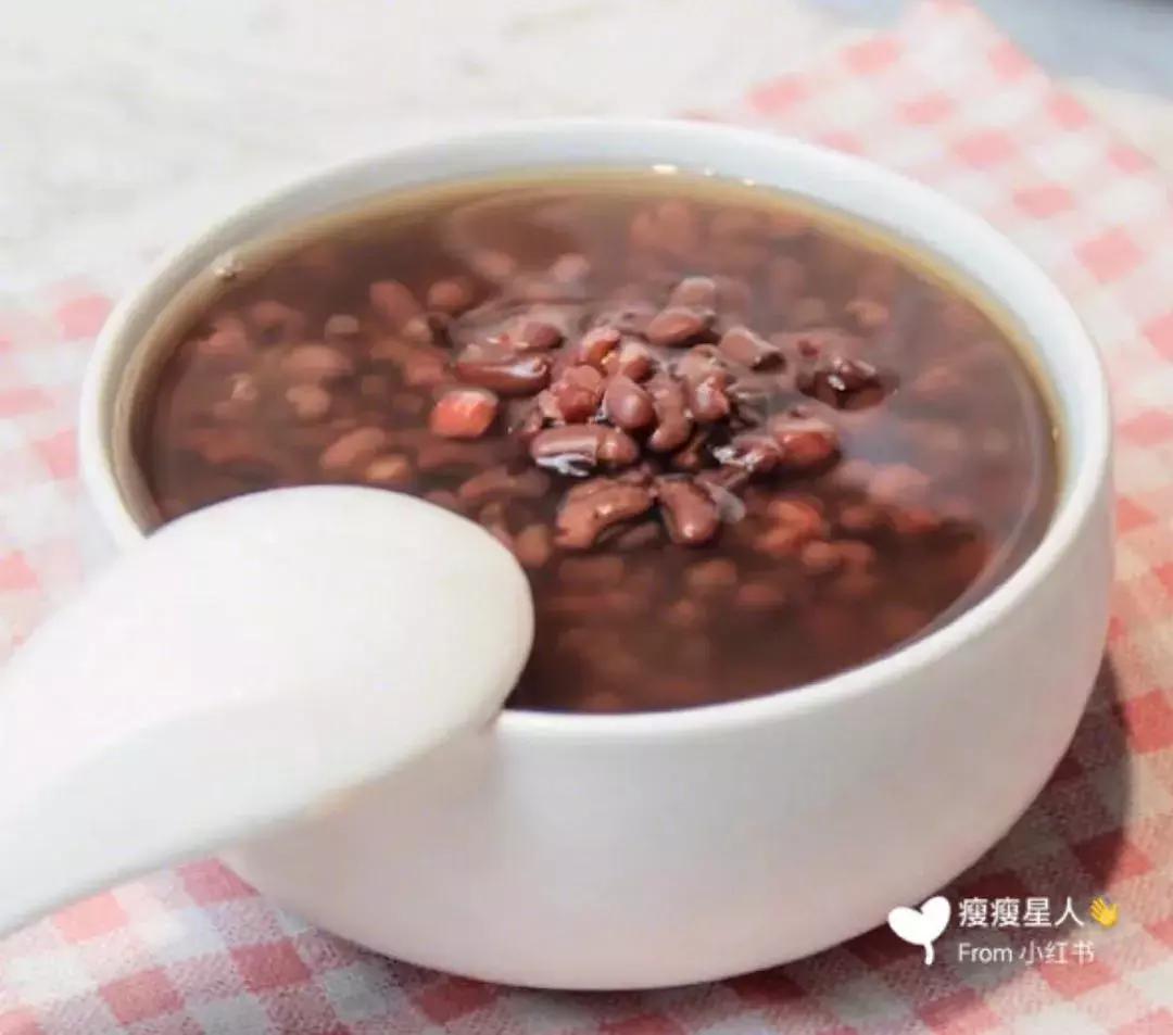 夏天就要心机露肤才更显瘦,又到了夏天露腿露肩的季节