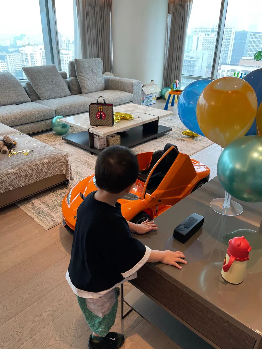 明星六一齐晒照：唐嫣陈妍希晒娃，热巴娜扎美照，安以轩令人泪目