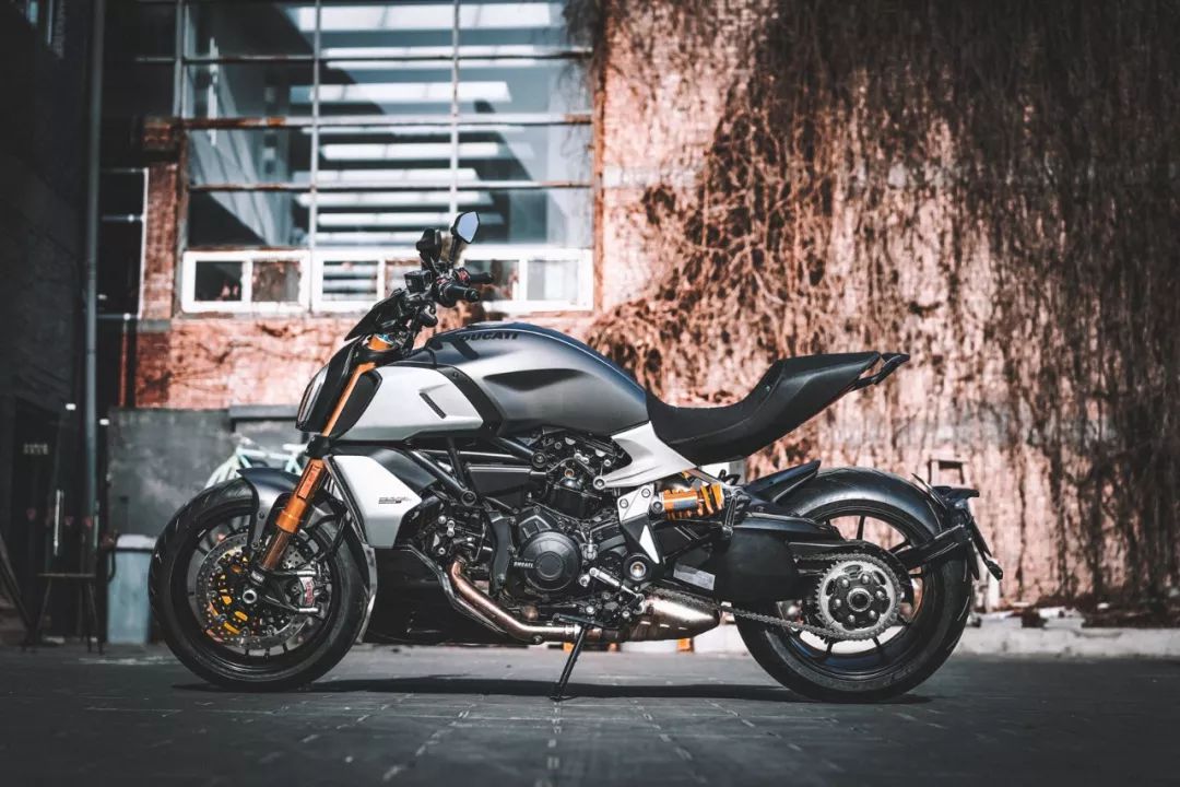 2022款杜卡迪1260s试驾,杜卡迪1260s是复古还是街车