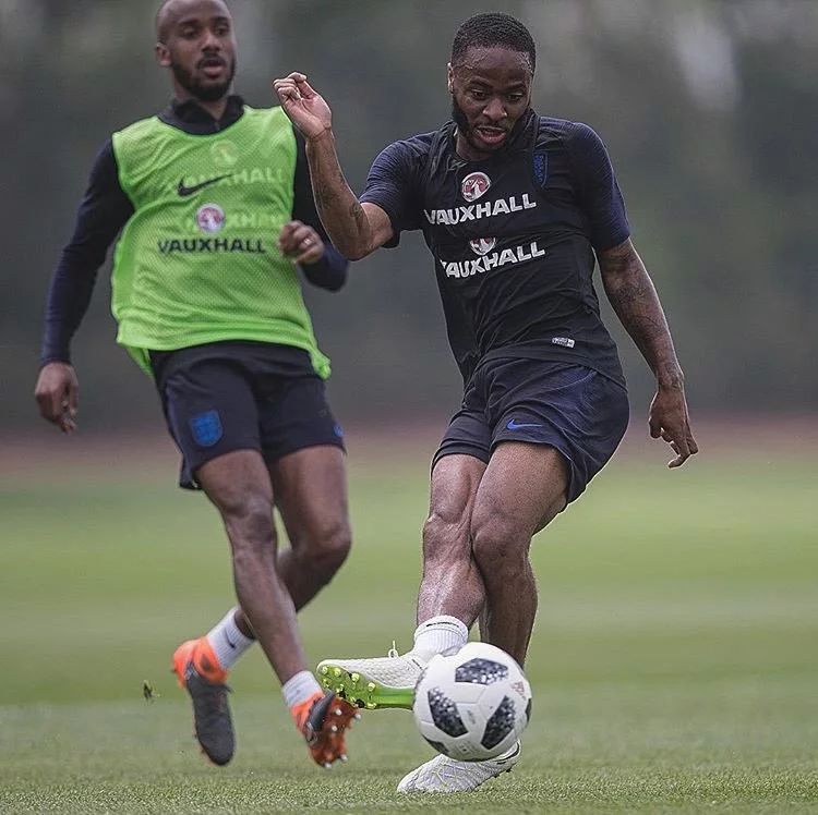 斯特林精彩瞬间集锦,斯特林赛后采访落泪说了什么