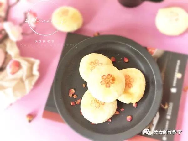 老爸的食光鲜花饼的做法,发面玫瑰花饼的美食做法