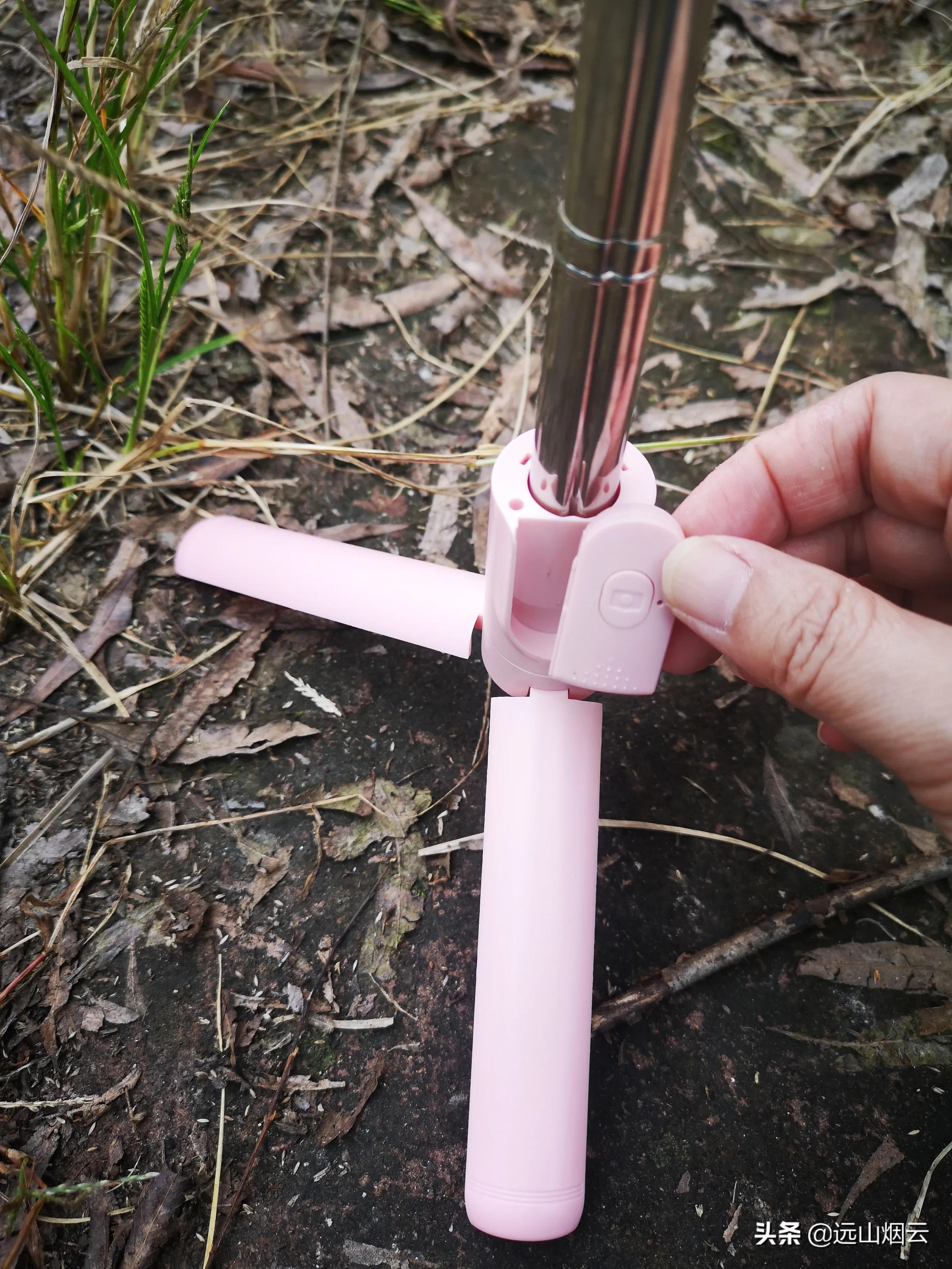 自拍杆遥控器怎么使用,手机自拍杆怎样使用