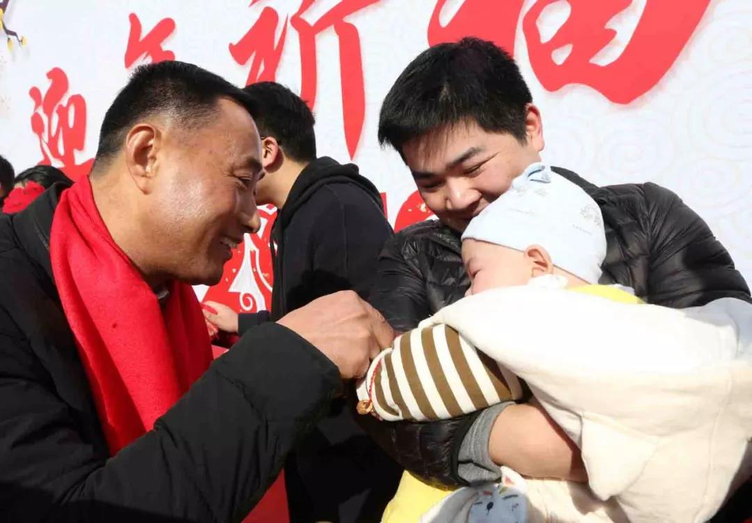 大杭州有种蔬菜只有冬天有，生吃是水果做菜一级棒，你猜是啥？荸荠甜，要过年，你家年货“备齐”没？