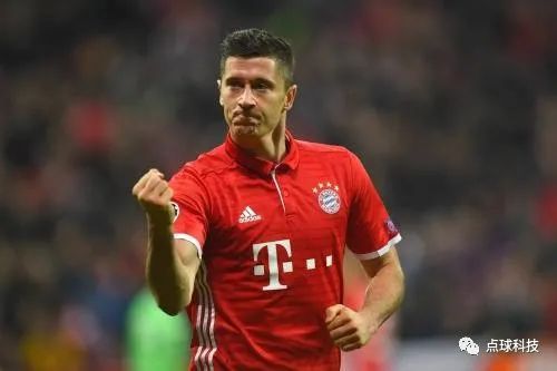 足坛十大神锋之c罗,足坛现役球员c罗与梅西谁强