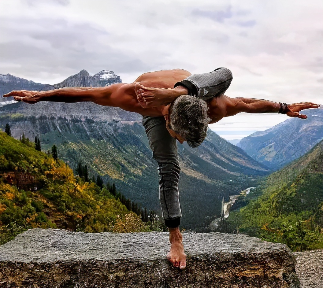 看完这些人，你再也不会觉得男人练瑜伽“娘”了