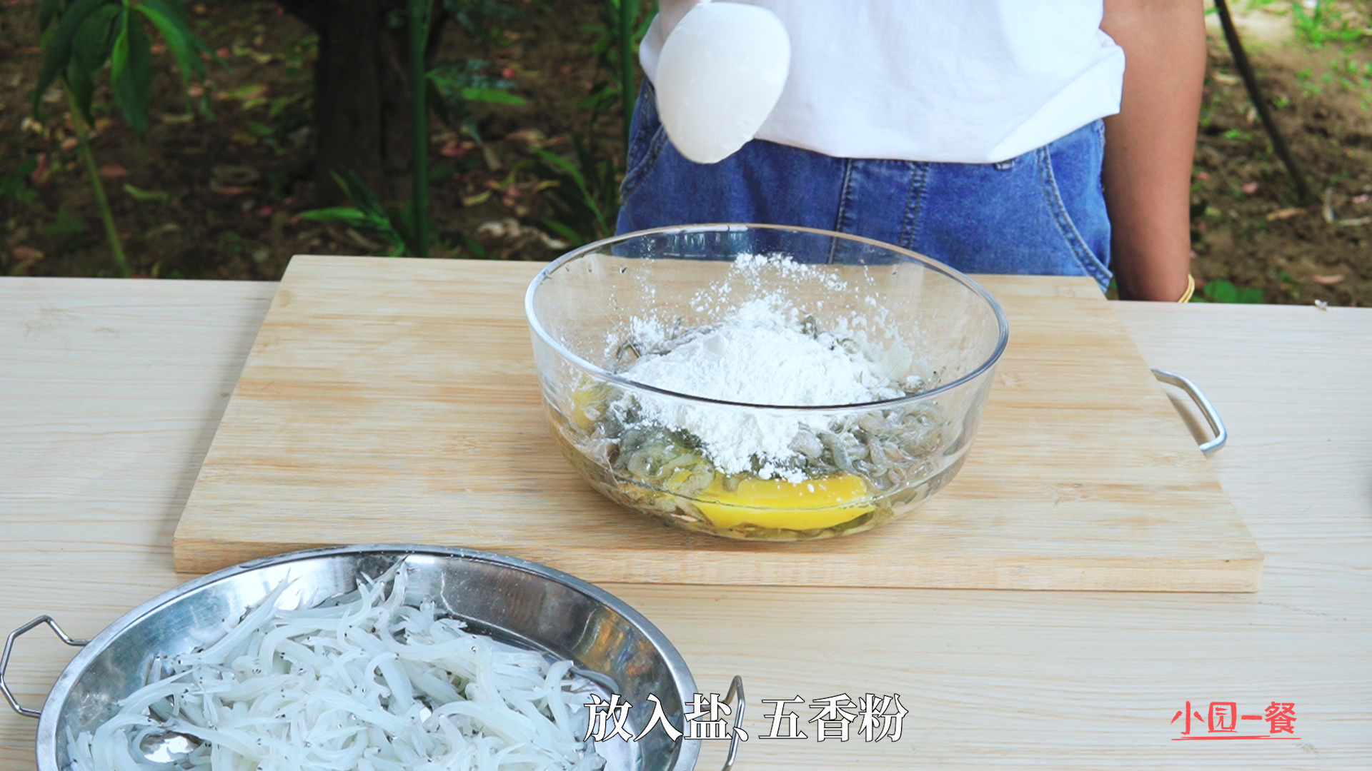 淅川县特点美食炸河虾银鱼,油炸小鱼虾怎么做好吃