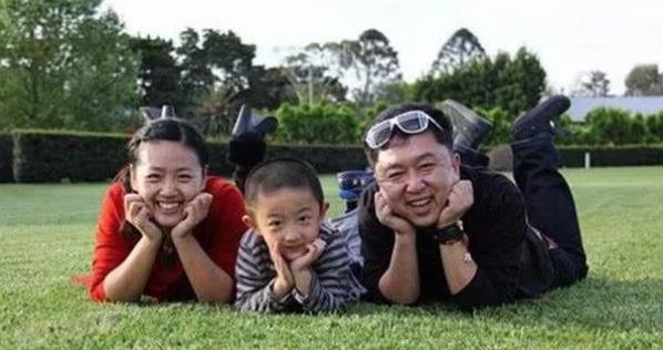 曾月收入百万夫妻流浪也不打工,曾小贤月收入多少钱