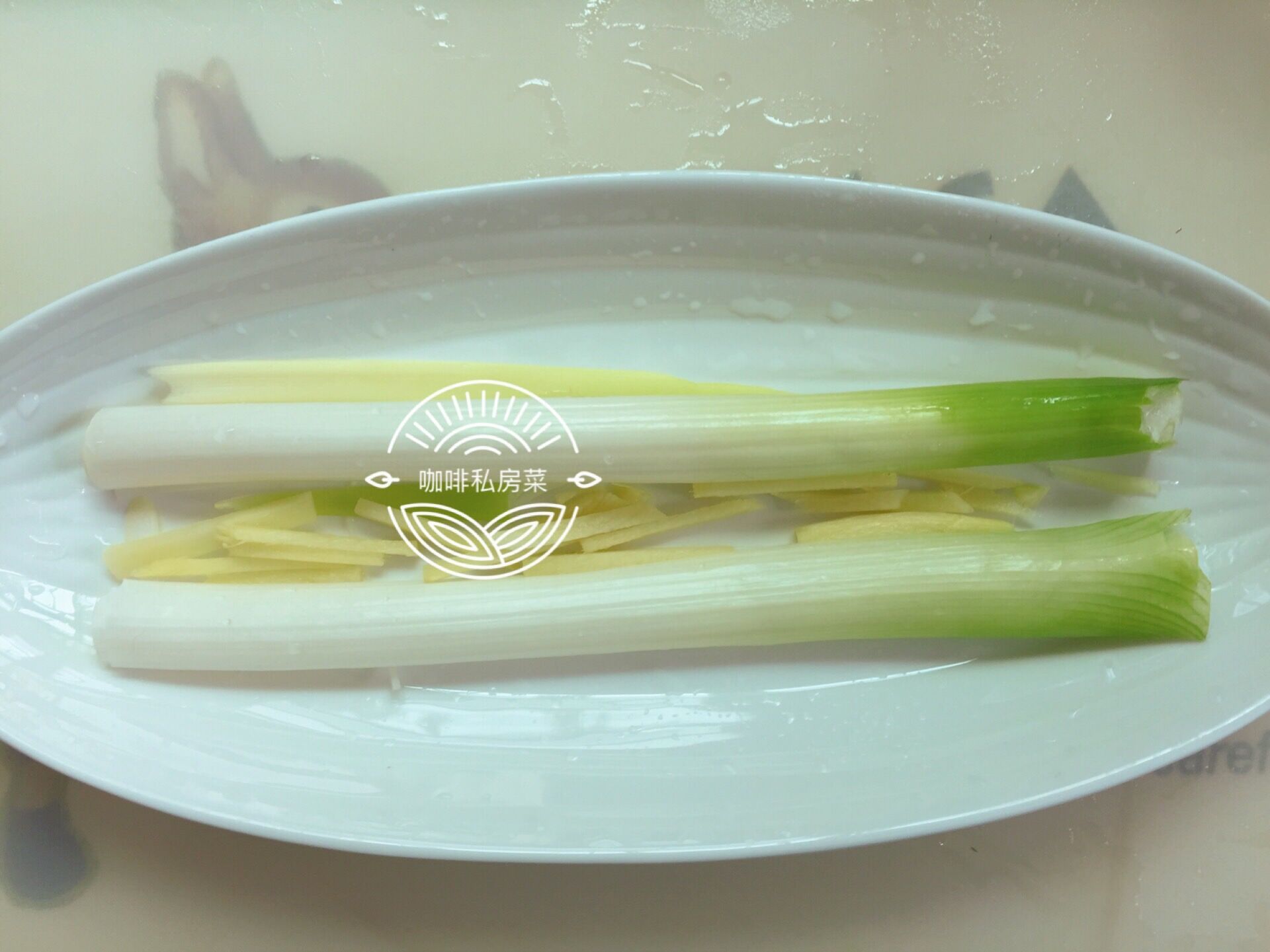 怎样清蒸鱼又嫩又好吃的简单方法,清蒸鱼记住这些小技巧鲜嫩美味