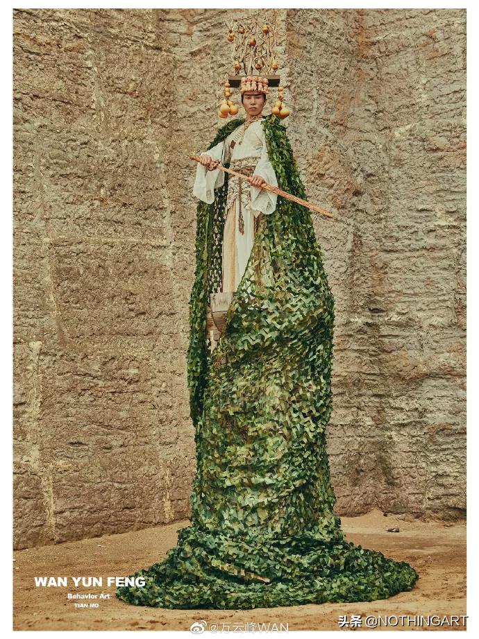 给明星做造型的“垃圾”行为艺术家？雷人背后的那一份深刻……