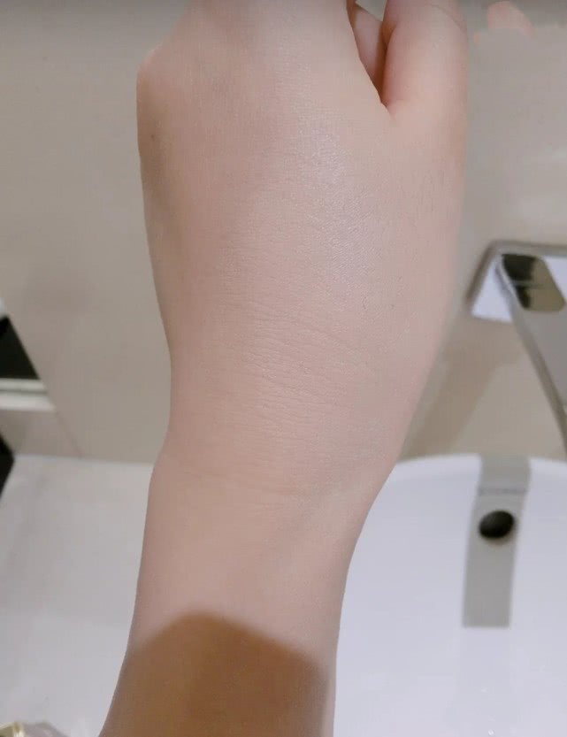 沙漠干皮适合什么粉底液或气垫,白金粉底液沙漠大干皮