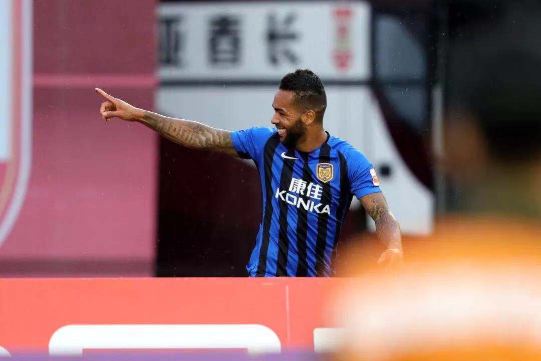 特谢拉加盟苏宁首秀,赛前特谢拉现身苏宁踩场