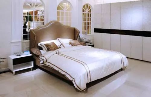 小卧室选什么样的双人床,卧室选1.5米床还是1.8米床