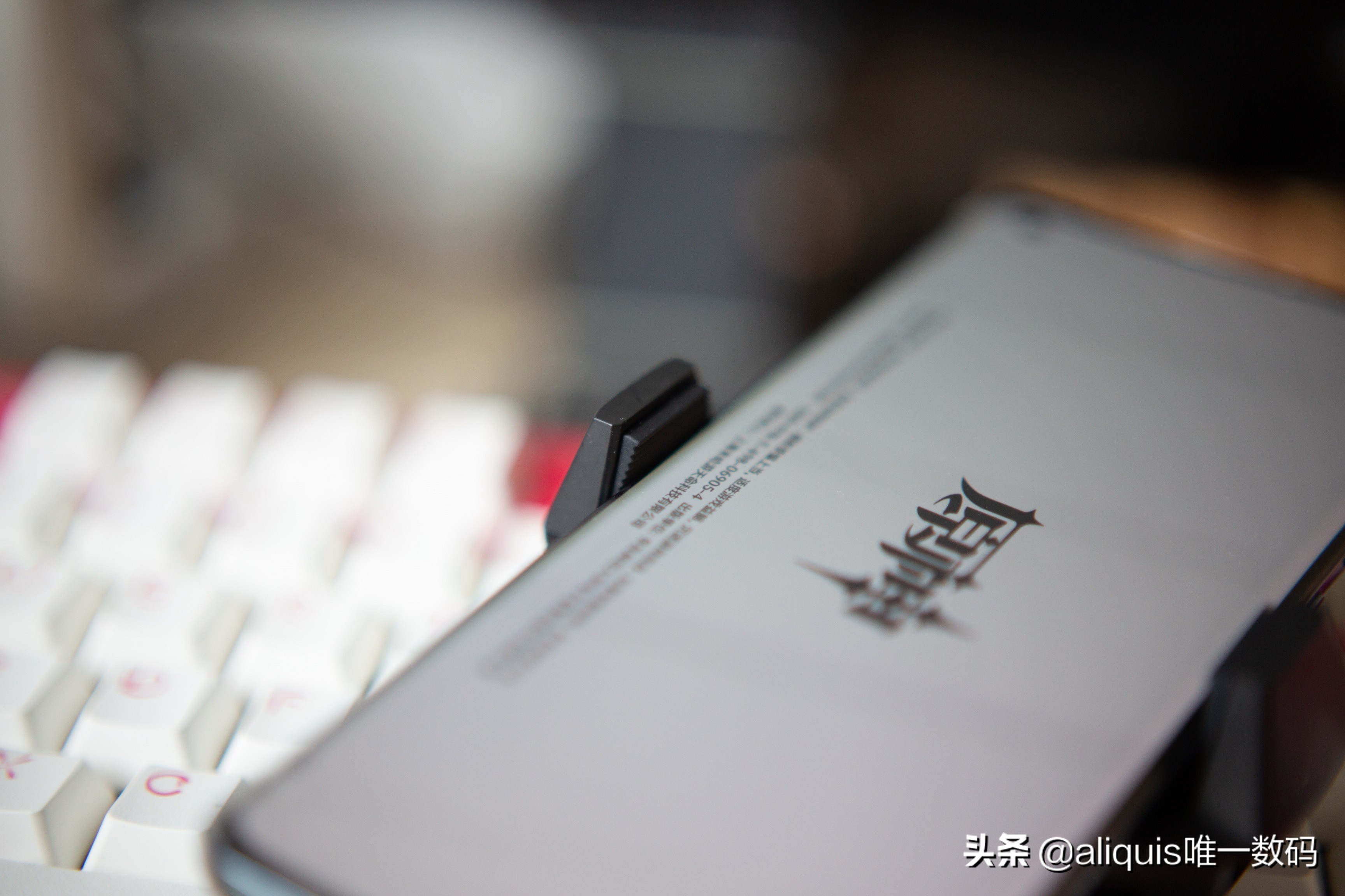 红魔手机加散热器游戏测评,手机玩原神满特效测试