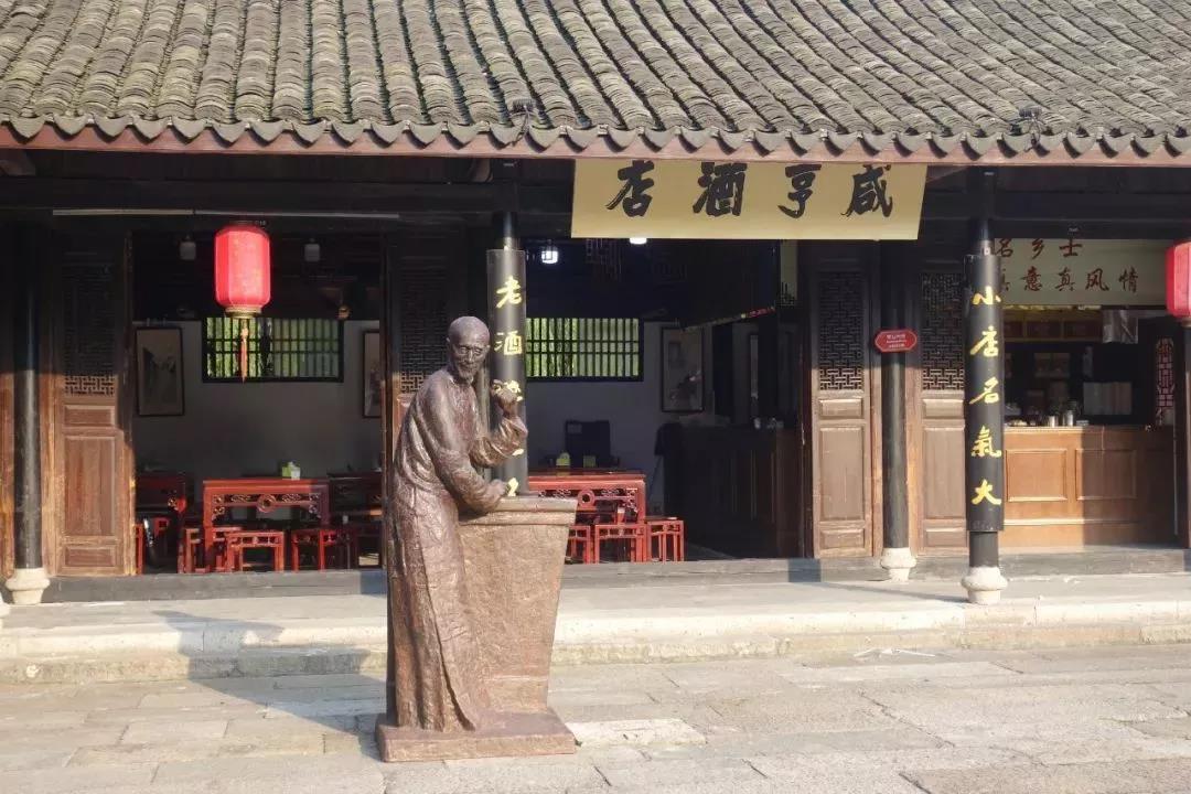 鲁迅笔下的鲁镇是什么样的地方,鲁迅小说中的鲁镇是个怎样的地方